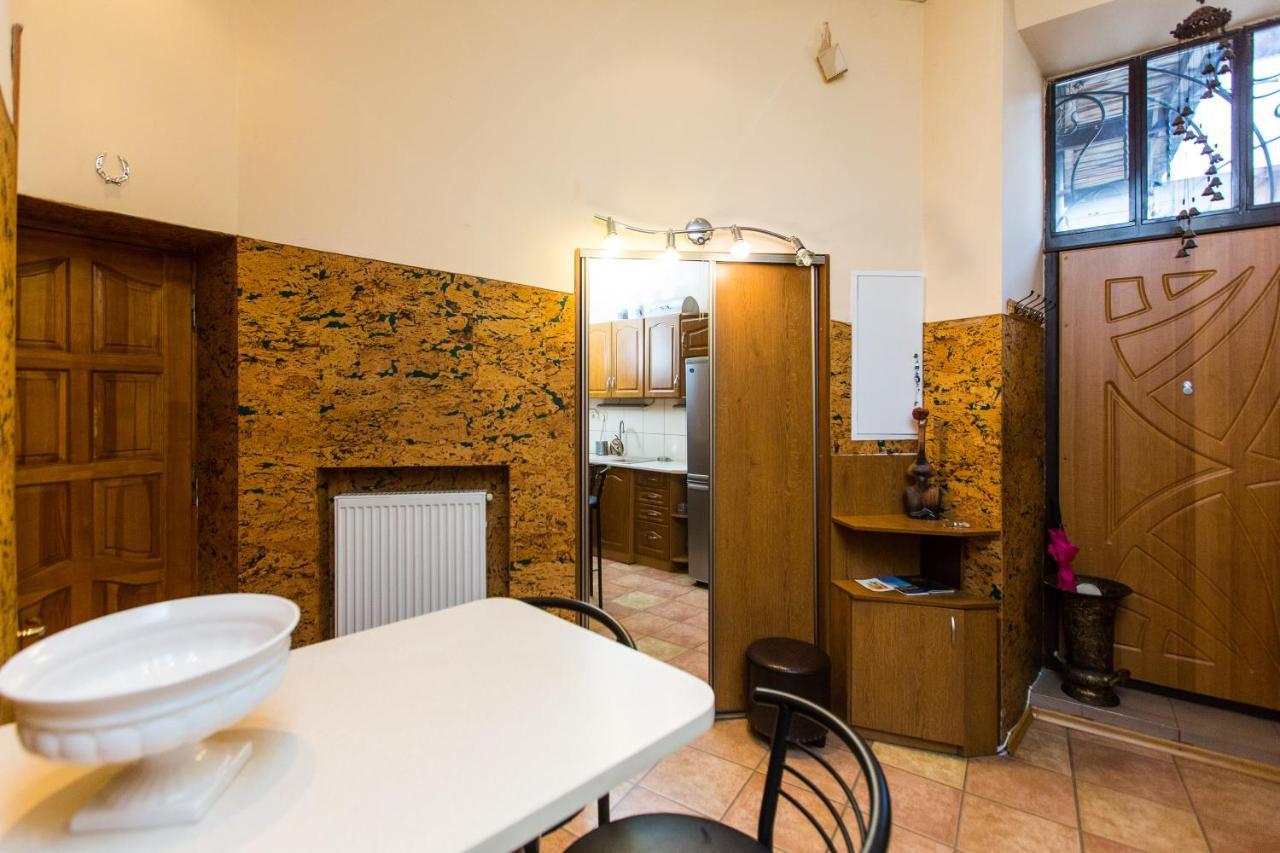 Apartment In The City Centre Lviv Buitenkant foto