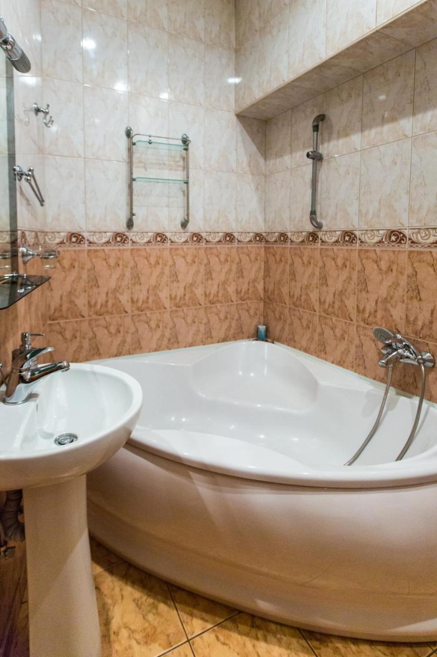 Apartment In The City Centre Lviv Buitenkant foto