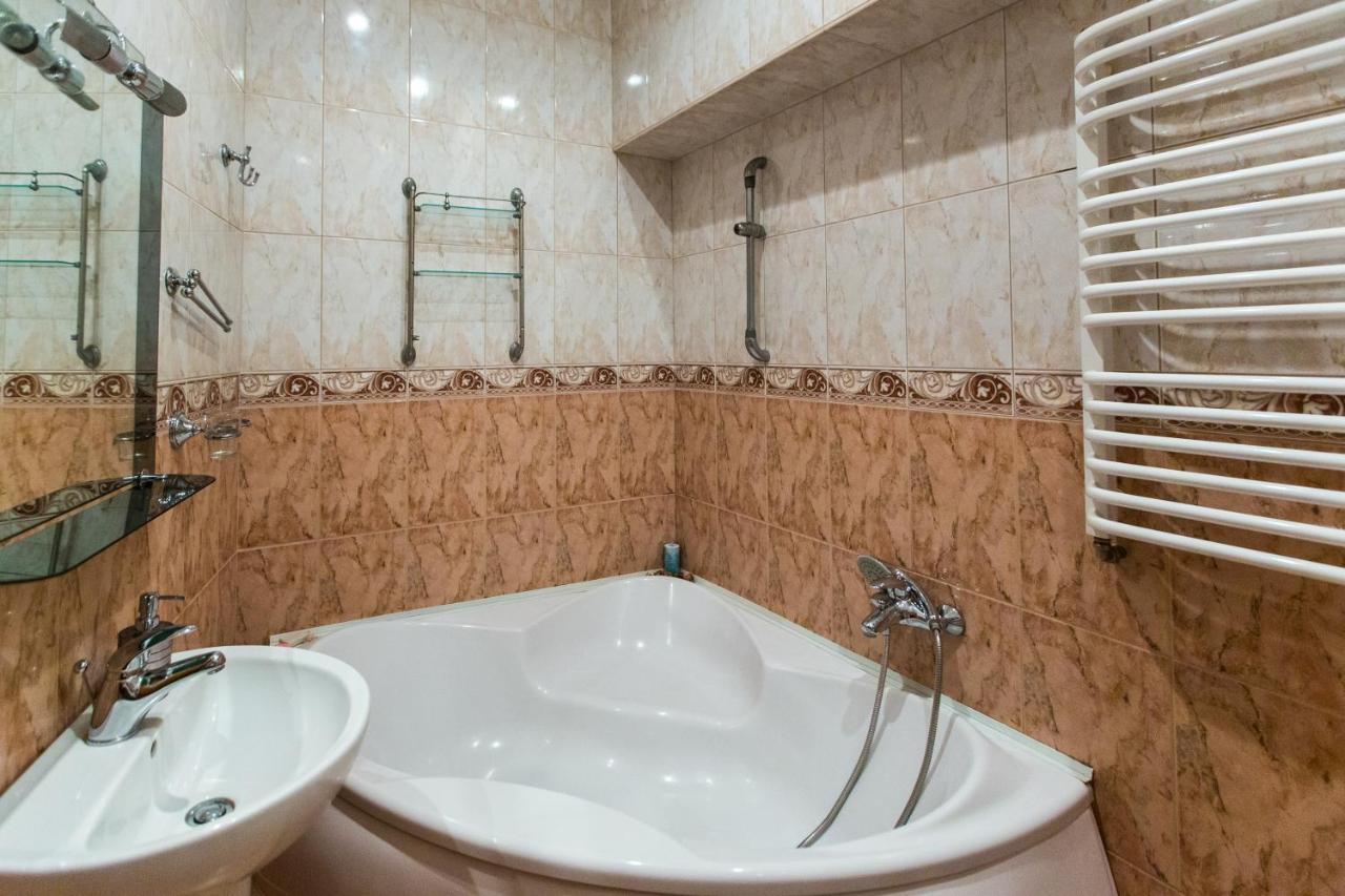 Apartment In The City Centre Lviv Buitenkant foto