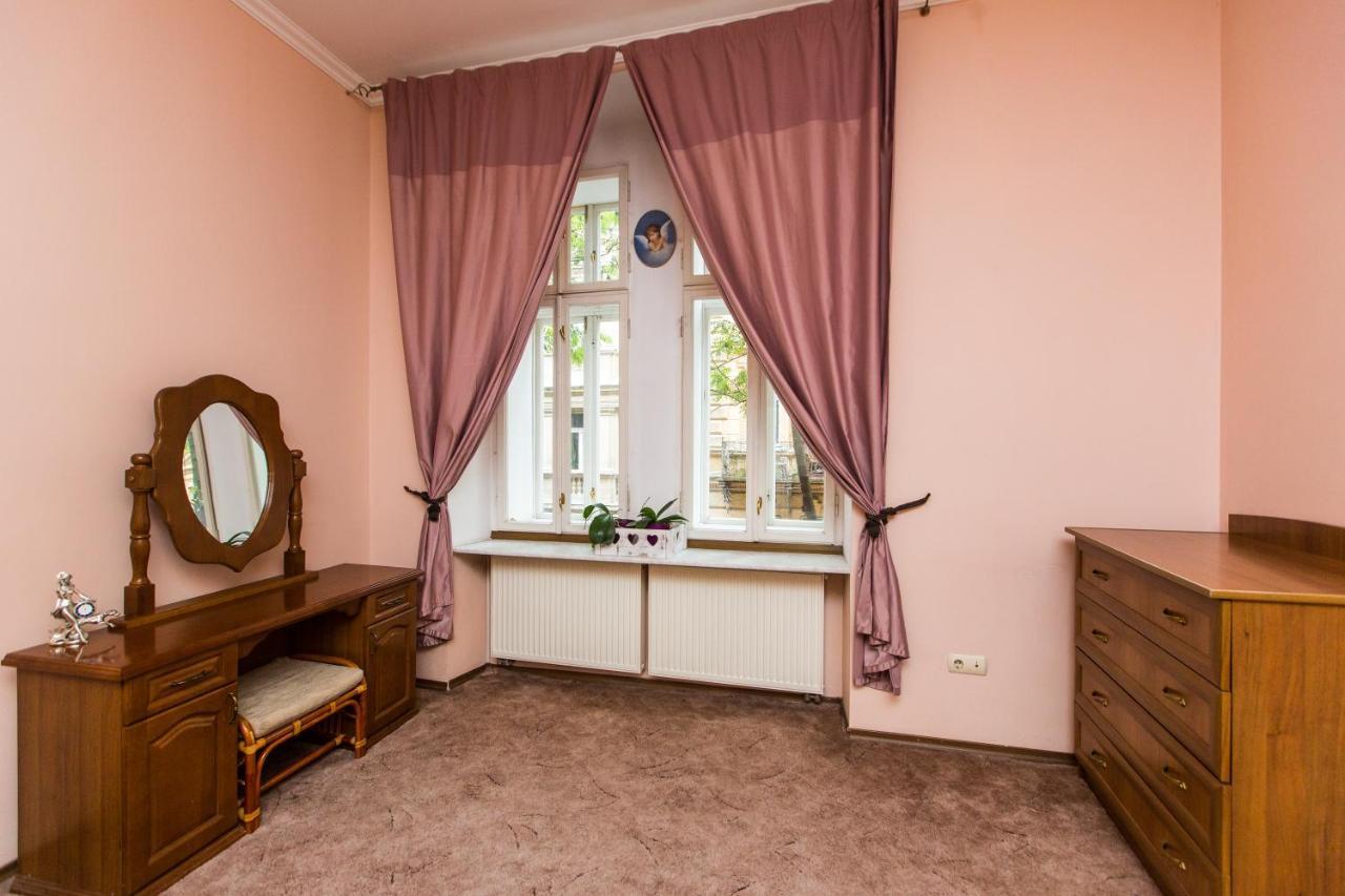 Apartment In The City Centre Lviv Buitenkant foto