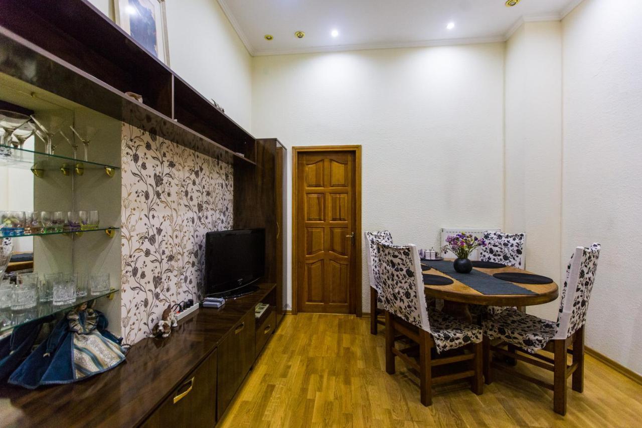 Apartment In The City Centre Lviv Buitenkant foto